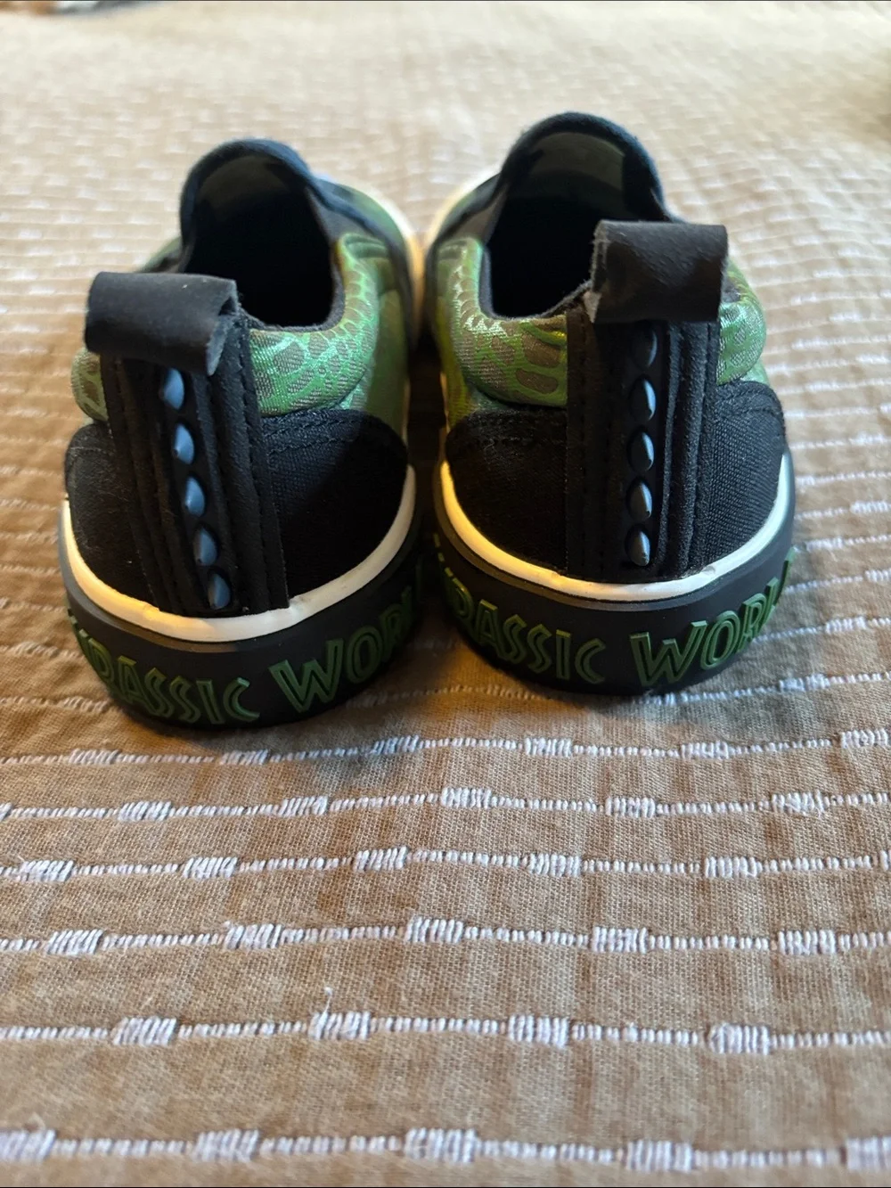 Ground Up Jurassic World Boys Dinosaur Slip On Sneakers Green Camo Size 13